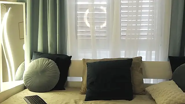 OrianaWade online show from 06/11/26, 05:37