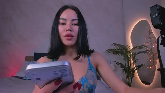 Snapshot of YukiLuna_ chatting on 06/05/26, 01:17 YukiLuna online show from 06/05/26, 01:17