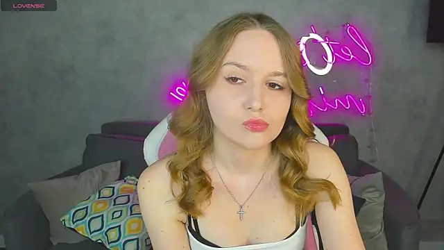 Snapshot of Emmaa_Kimm chatting on 06/21/26, 01:00 Emmaa Kimm online show from 06/21/26, 01:00