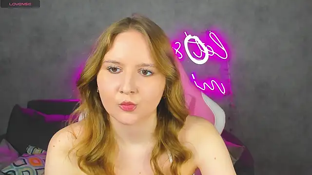 Snapshot of Emmaa_Kimm chatting on 06/15/26, 01:06 Emmaa Kimm online show from 06/15/26, 01:06