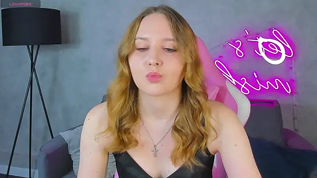 Snapshot of Emmaa_Kimm chatting on 06/23/26, 01:03 Emmaa Kimm online show from 06/23/26, 01:03
