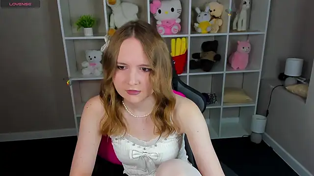 Emmaa Kimm online show from 05/17/26, 12:54