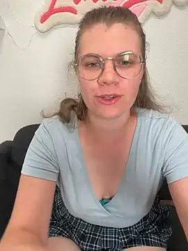 Snapshot of Lina-Love chatting on 06/25/26, 06:46 Lina-Love online show from 06/25/26, 06:46