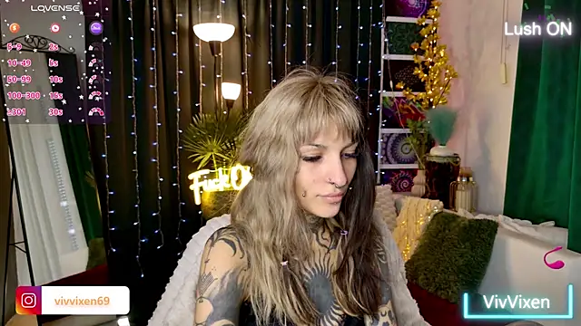 Snapshot of VivVixen chatting on 05/11/26, 02:40 VivVixen online show from 05/11/26, 02:40