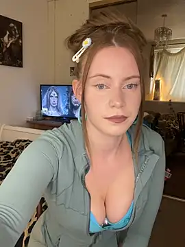 Snapshot of Young_Lizzie chatting on 06/11/26, 04:04 Young Lizzie online show from 06/11/26, 04:04