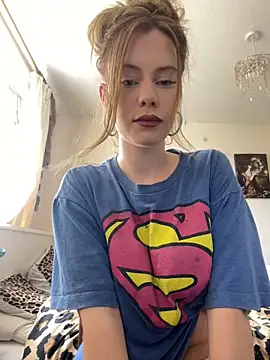 Snapshot of Young_Lizzie chatting on 05/07/26, 01:36 Young Lizzie online show from 05/07/26, 01:36