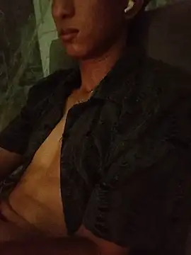 Snapshot of Kiet_Mot_Minh_O_Nha chatting on 05/18/26, 04:01 Kiet Mot Minh O Nha online show from 05/18/26, 04:01