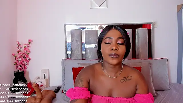 EmilyRooa1 online show from 05/16/26, 06:29