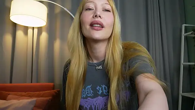  Mila Luna  online show from 05/21/26, 09:12