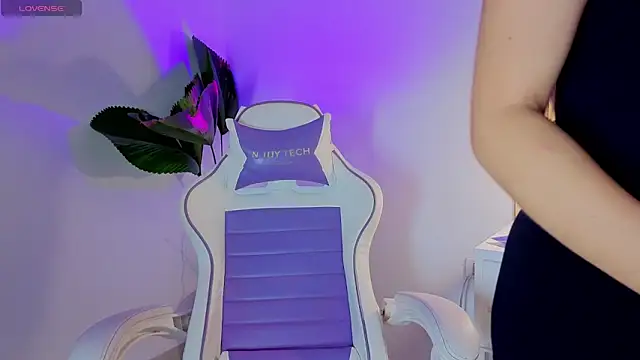 Megann Rousee online show from 04/28/26, 03:49