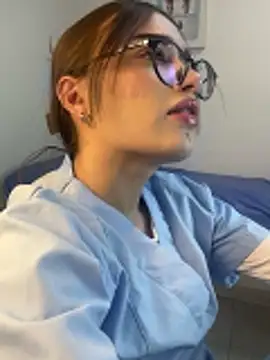 Snapshot of Sweet_Milaa1 chatting on 05/27/26, 06:48 Sweet Milaa1 online show from 05/27/26, 06:48