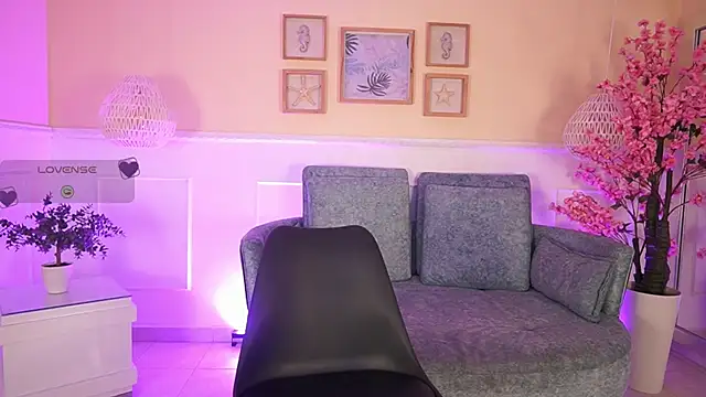 VioletJoness  online show from 05/07/26, 11:35