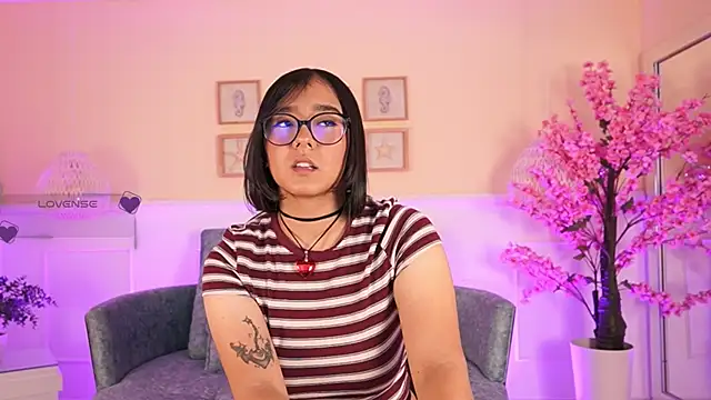 VioletJoness  online show from 06/02/26, 11:43