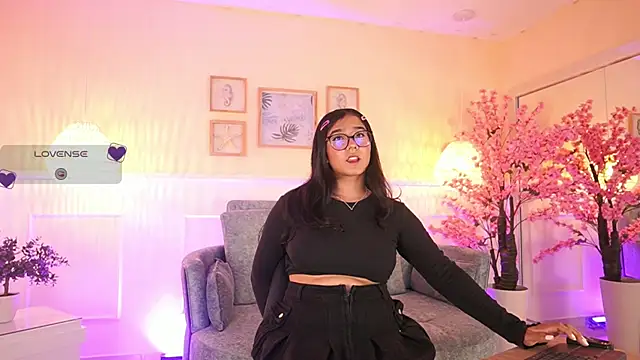 VioletJoness  online show from 05/04/26, 11:35