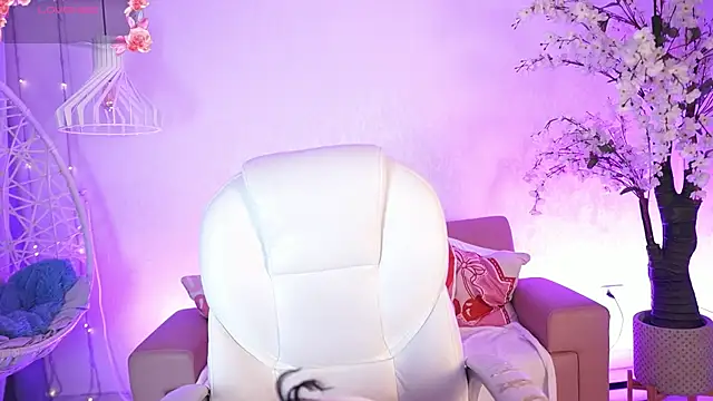 VioletJoness  online show from 07/22/26, 11:34