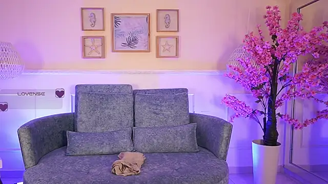 VioletJoness  online show from 06/03/26, 11:33
