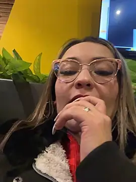 kimismile0414 online show from 05/01/26, 12:37