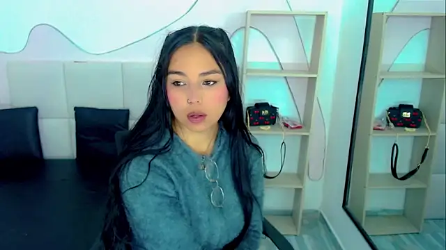 GiannaHott online show from 04/30/26, 12:01