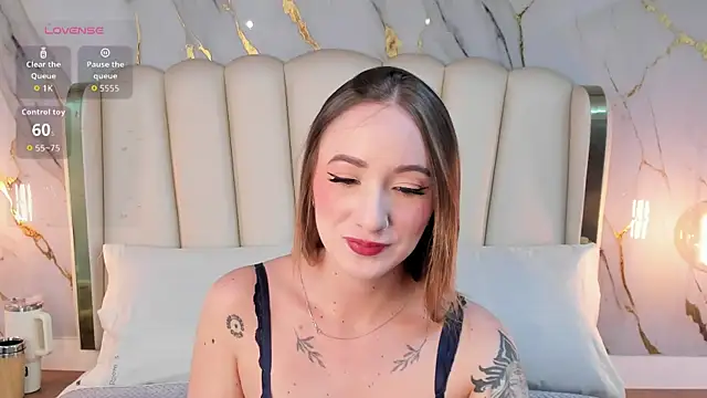 Snapshot of Hannah_Lane chatting on 07/06/26, 12:23 Hannah Lane online show from 07/06/26, 12:23