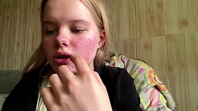 Snapshot of Malinwitch chatting on 07/07/26, 01:47 Malinwitch online show from 07/07/26, 01:47