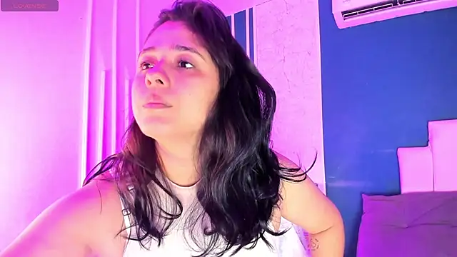 Snapshot of Chloethompson_ chatting on 06/19/26, 02:12 Chloethompson online show from 06/19/26, 02:12