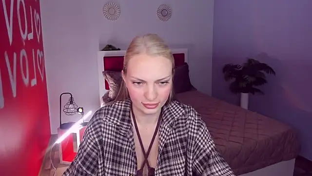 Snapshot of NancyGlamour chatting on 06/06/26, 09:03 NancyGlamour online show from 06/06/26, 09:03