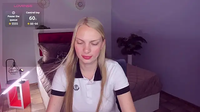 Snapshot of NancyGlamour chatting on 06/12/26, 11:30 NancyGlamour online show from 06/12/26, 11:30