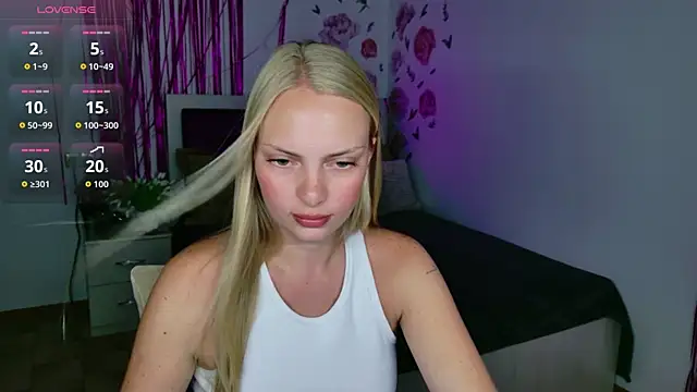 Snapshot of NancyGlamour chatting on 07/08/26, 10:27 NancyGlamour online show from 07/08/26, 10:27