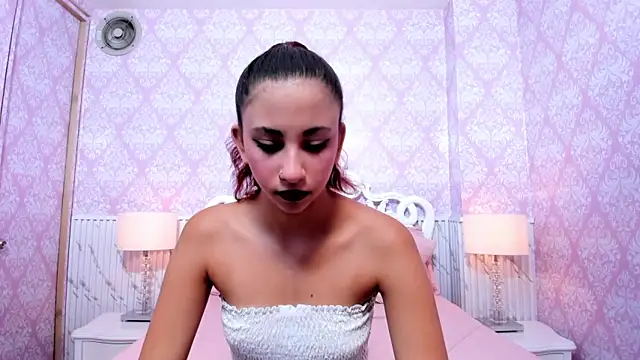 Snapshot of Miabloom19_ chatting on 06/17/26, 11:14 Miabloom19 online show from 06/17/26, 11:14