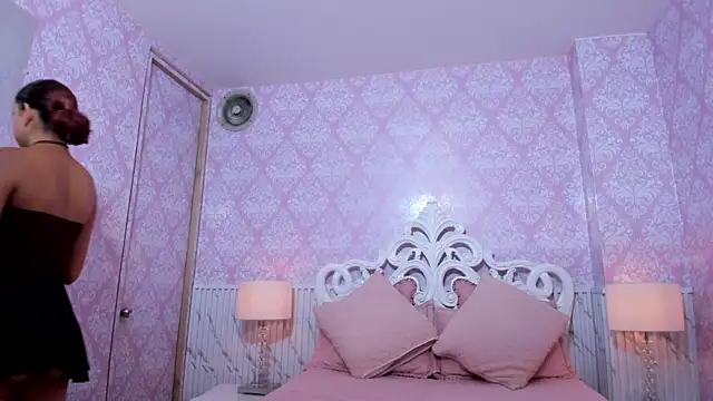 Miabloom19  online show from 06/05/26, 10:59