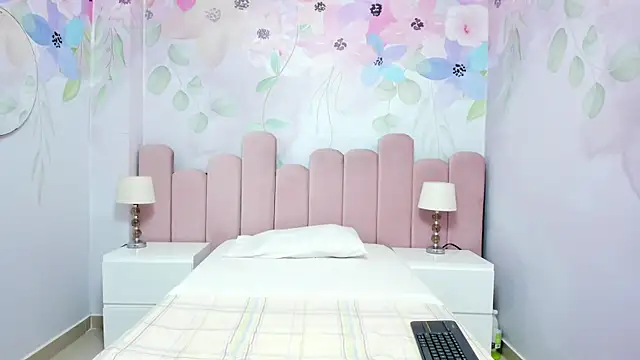 Snapshot of Miabloom19_ chatting on 07/16/26, 11:24 Miabloom19 online show from 07/16/26, 11:24
