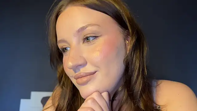 Snapshot of elegant_curves chatting on 06/16/26, 04:51 elegant curves online show from 06/16/26, 04:51
