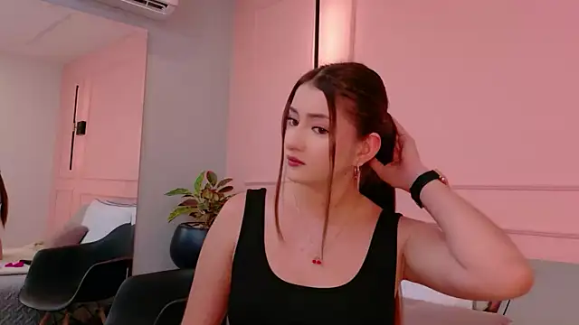 DanielleDNicola online show from 06/07/26, 12:43