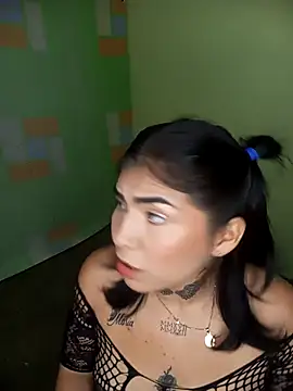 PequenaNena online show from 05/03/26, 04:17