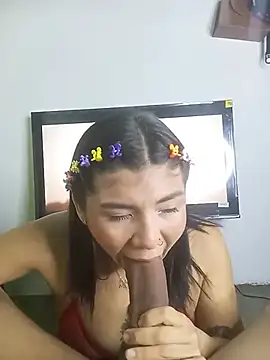 Snapshot of PequenaNena chatting on 06/07/26, 06:07 PequenaNena online show from 06/07/26, 06:07