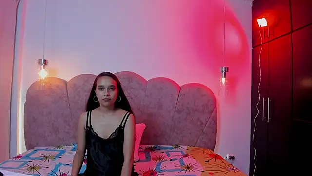 AlejandraLaurent online show from 05/05/26, 04:26