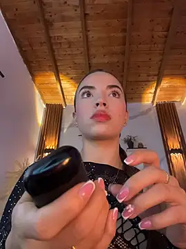 Snapshot of catalina_lafer chatting on 05/13/26, 12:12 catalina lafer online show from 05/13/26, 12:12
