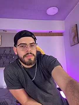 Snapshot of DomBoy_ chatting on 05/15/26, 08:18 DomBoy online show from 05/15/26, 08:18