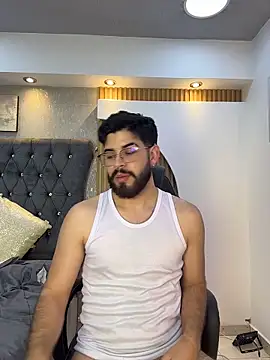 Snapshot of DomBoy_ chatting on 05/19/26, 01:56 DomBoy online show from 05/19/26, 01:56