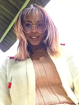 Snapshot of luna_latindoll chatting on 06/05/26, 04:45 luna latindoll online show from 06/05/26, 04:45