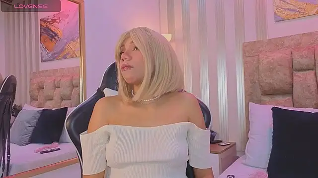 lilith pink   online show from 05/22/26, 04:32