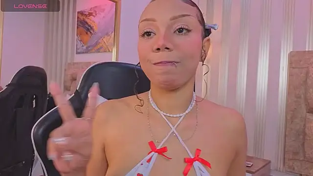 lilith pink   online show from 05/20/26, 03:47