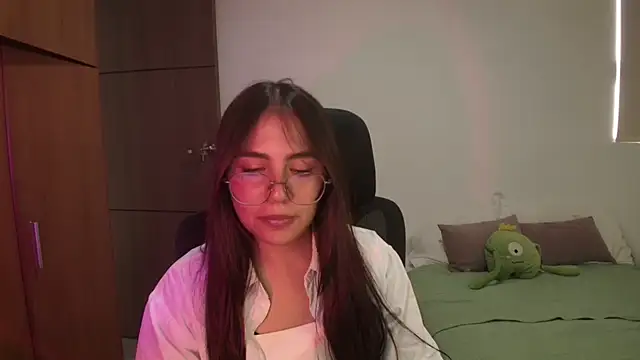 Snapshot of abbyyandmaxx chatting on 05/28/26, 04:02 abbyyandmaxx online show from 05/28/26, 04:02