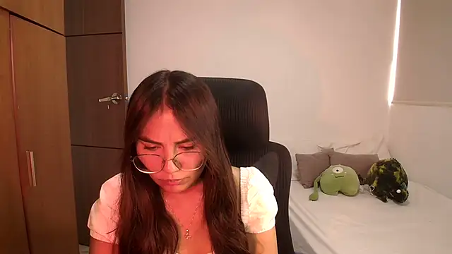 Snapshot of abbyyandmaxx chatting on 06/18/26, 04:12 abbyyandmaxx online show from 06/18/26, 04:12