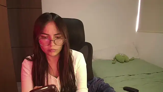 Snapshot of abbyyandmaxx chatting on 05/19/26, 04:36 abbyyandmaxx online show from 05/19/26, 04:36