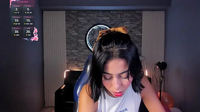 gemma 19  online show from 06/12/26, 11:02