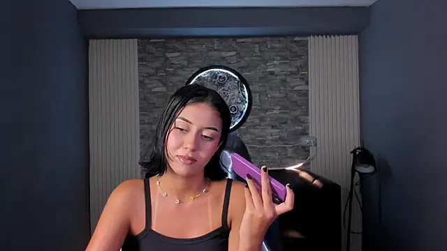 gemma 19  online show from 07/04/26, 09:52