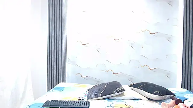 Snapshot of Liaa_cams chatting on 05/30/26, 02:40 Liaa cams online show from 05/30/26, 02:40