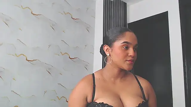 Snapshot of Liaa_cams chatting on 06/11/26, 08:28 Liaa cams online show from 06/11/26, 08:28