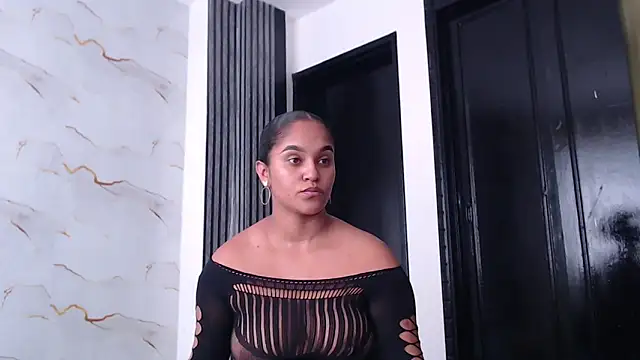 Snapshot of Liaa_cams chatting on 06/14/26, 08:21 Liaa cams online show from 06/14/26, 08:21